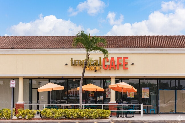 Tropical Cafe serves a delicious healthy menu and smoothies in Emerald Dunes.