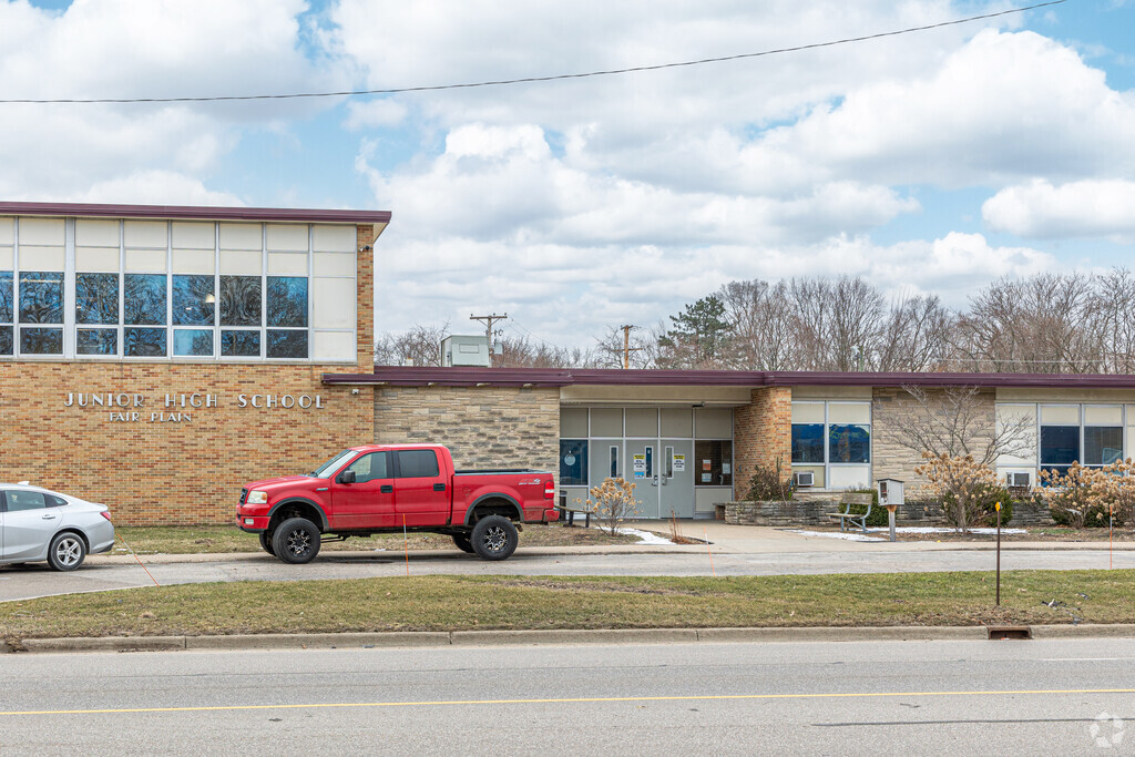 Fair Plain Middle School is a public school located in Benton Harbor, Michigan.