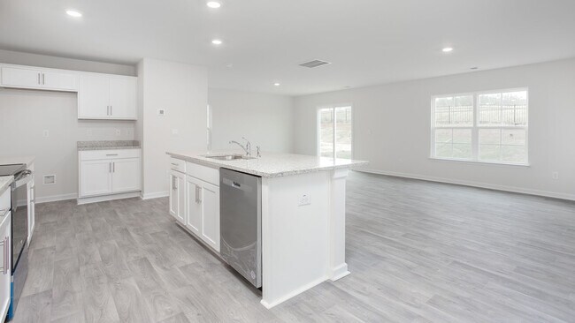 6604 Capstone Ct, Rural Hall, NC 27045 - photo 4