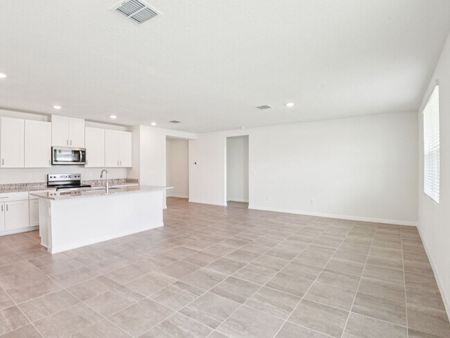 1752 Brekey Way, Zephyrhills, FL 33541 - photo 5