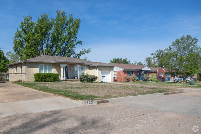 There are many homes to choose from in Mayo Meadow.