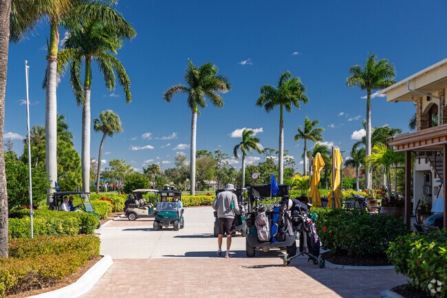 Cypress Lake golfers have a selection of clubs and courses available in the neighborhood.