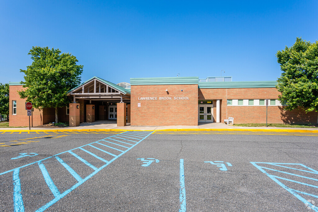 Lawrence Brook Elementary School, Rankings & Reviews - Homes.com