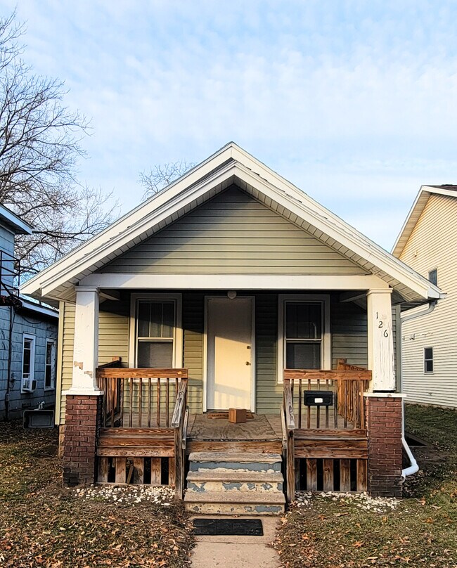 126 Niagara St, Eau Claire, WI 54703