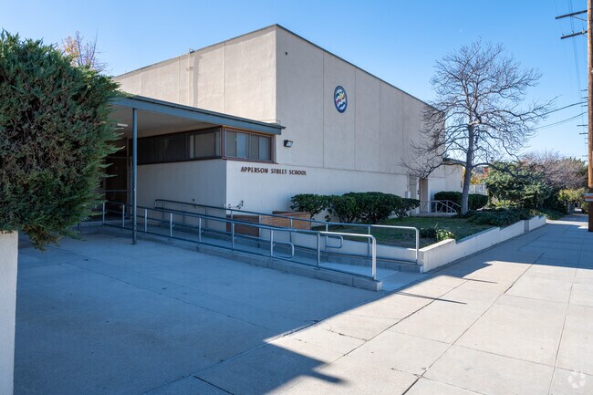 The student-teacher ratio at Apperson Street Elementary is 21:1.