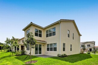 5083 Greenway Dr, Hollywood, FL 33021