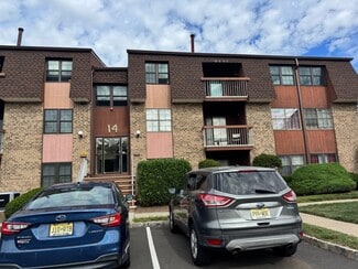 166 Overlook Ct, Woodbridge, NJ 07095
