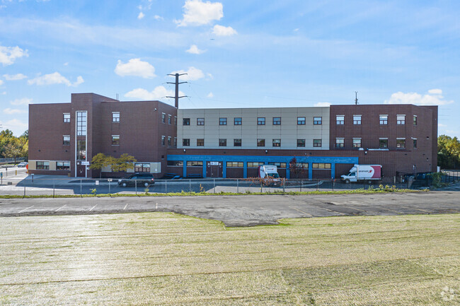 Freedom Middle School has a student-teacher ratio of 11 to 1.
