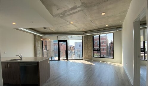 1123 W Patterson Ave unit 3, Chicago, IL 60613 - photo 5