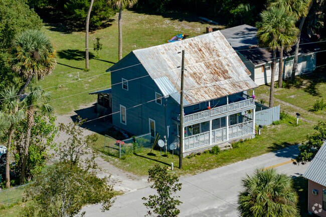 American foursquare with spacious porch in Seville, Florida.