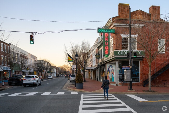Walk into Downtown Fredericksburg from Hazel Hill.