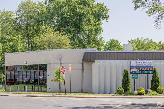 East Brook Middle School in Paramus, NJ has a student-teacher ratio of 11 to 1.