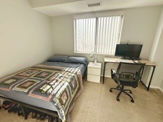 5340 Holmes Run Pkwy Unit Room 1, Alexandria, VA 22304