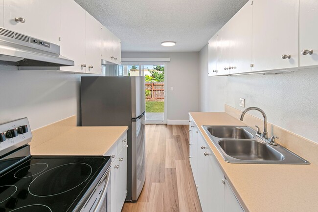 LOW RENTS | Unionaire Apartments | NEW MANAGER!, Tacoma, WA 98405 - photo 2