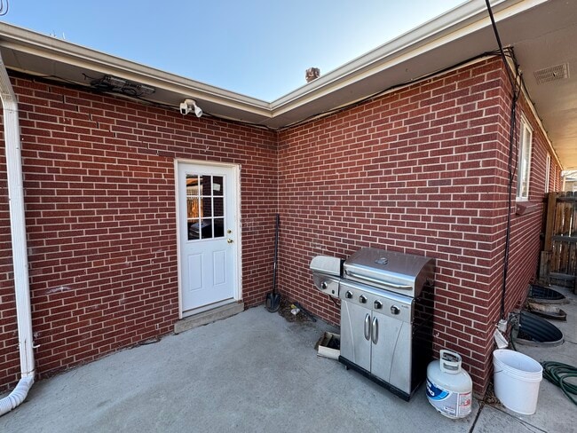 6085 W Arkansas Ave, Lakewood, CO 80232 - photo 2