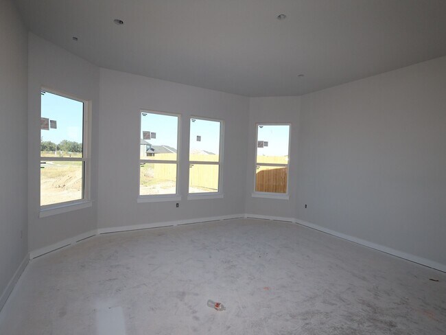 905 Beaverton Dr, Leander, TX 78641 - photo 7