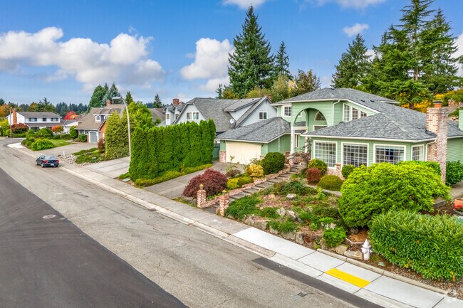 Northshore Summit features rows of Craftsman and Cape Cod homes with sloped yards.