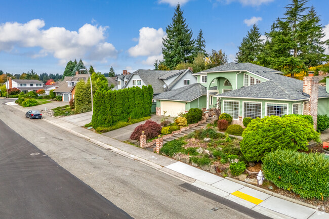 A row of upscale homes at the top of the Northshore Summit neighborhood in Kenmore, Washington.