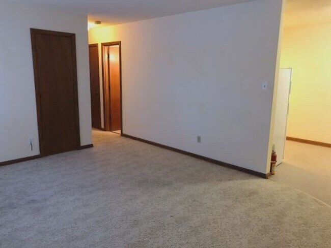 Harsunvest HKM - 5902-5906 Hickman Rd, Des Moines, IA 50322 - photo 4