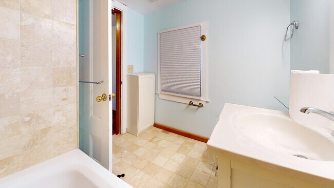 *Pictures are representative samples of the advertised unit. In some cases, the actual units you tou