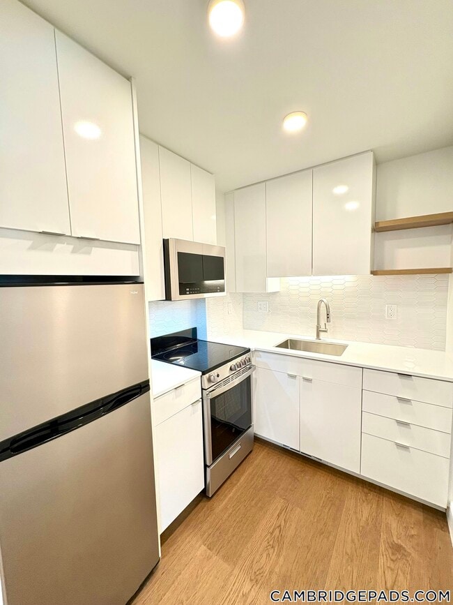 1200 Massachusetts Ave Unit 216, Cambridge, MA 02138