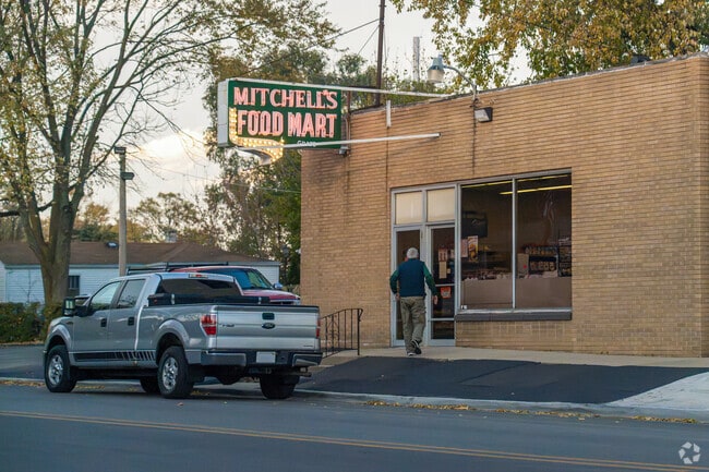 Mitchells Food Mart is a small and friendly neighborhood grocery store in Joliet, IL.