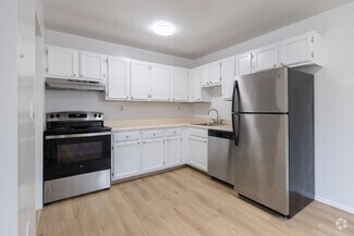 4 Brookside Dr E, Harriman, NY 10926