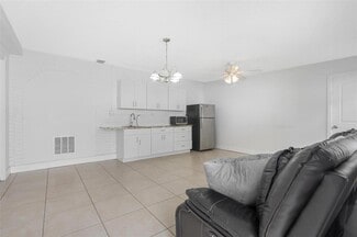 700 SW 67th Ave, Pembroke Pines, FL 33023