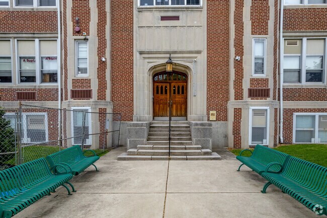 Merchantville Elementary School gets a B from Niche.