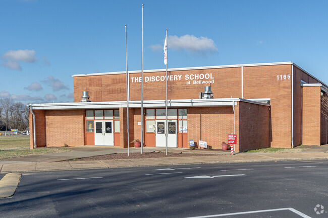 Discovery School offers education to students in grades K-6.