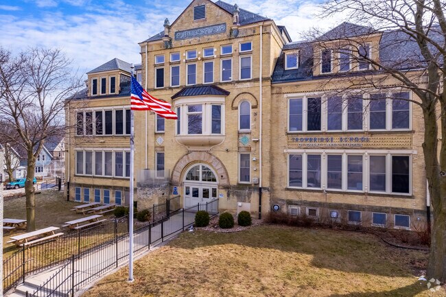 Trowbridge School of Great Lake Studies.