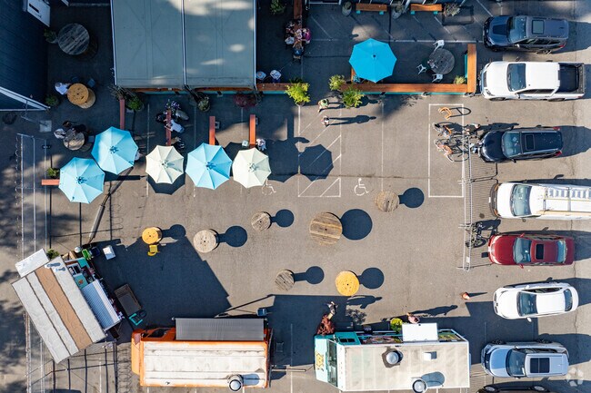 Stemma Brewery and food truck beer garden is a great spot near Alabama Hill.