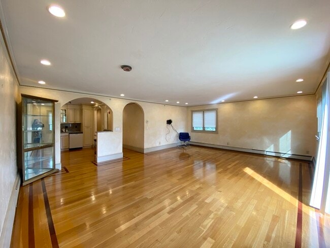 27 Saint Marys Ct unit 99, Brookline, MA 02446 - photo 2