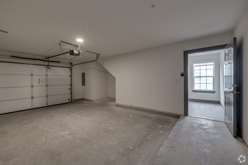 1BD, 1BA - 861SF - Garage
