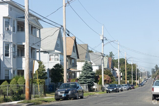 Typical neighborhood view on the streets of Boston Ave/Mill HIll.