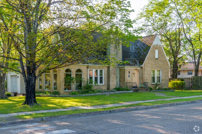 There are many different styles of homes available for purchase in Arkadelphia.