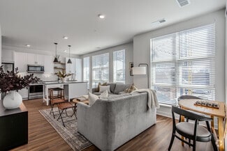 1350 W 5th Ave, Columbus, OH 43212