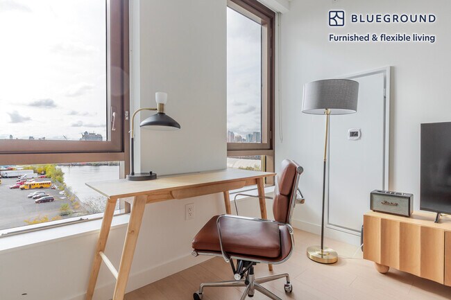 478 Kent Ave unit FL7-ID2135, Williamsburg,south , NY 11249 - photo 4