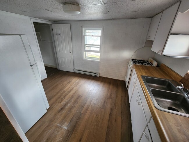 829 Kentner St unit Upper, Defiance, OH 43512 - photo 3