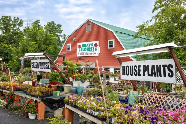 On the semi-rural roads of Bridgewater you'll find specialty retailers, such as Gray's Florist.