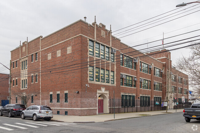 PS 360 has a student-teacher ratio of 17 to 1.