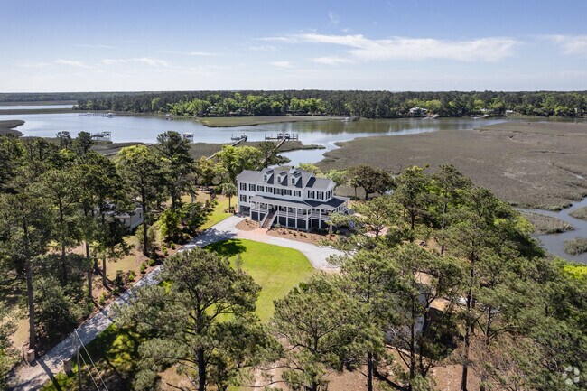 Spacious Homes and Property on Edisto Island