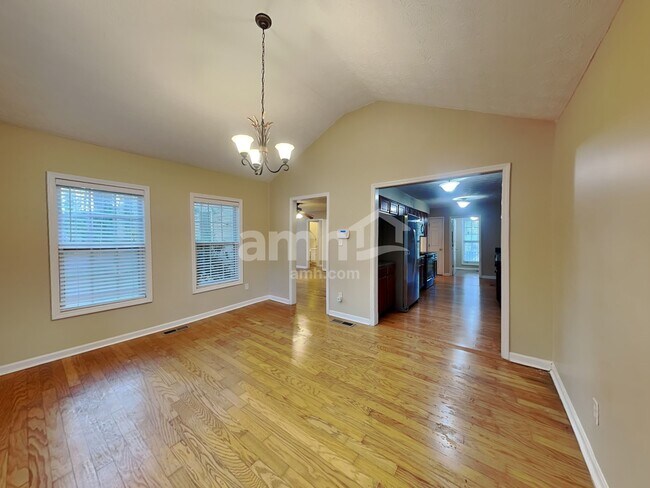 5110 Salem Dr, Stone Mountain, GA 30087 - photo 4