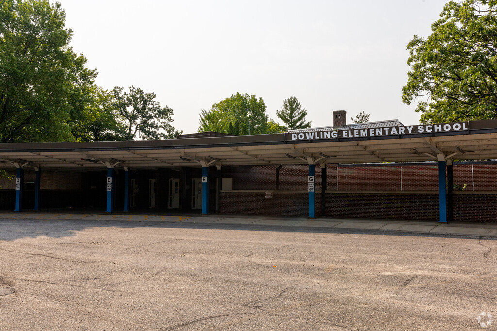 Main entrance to Dowling Elementary School in Howe, Minneapolis, Minnesota.