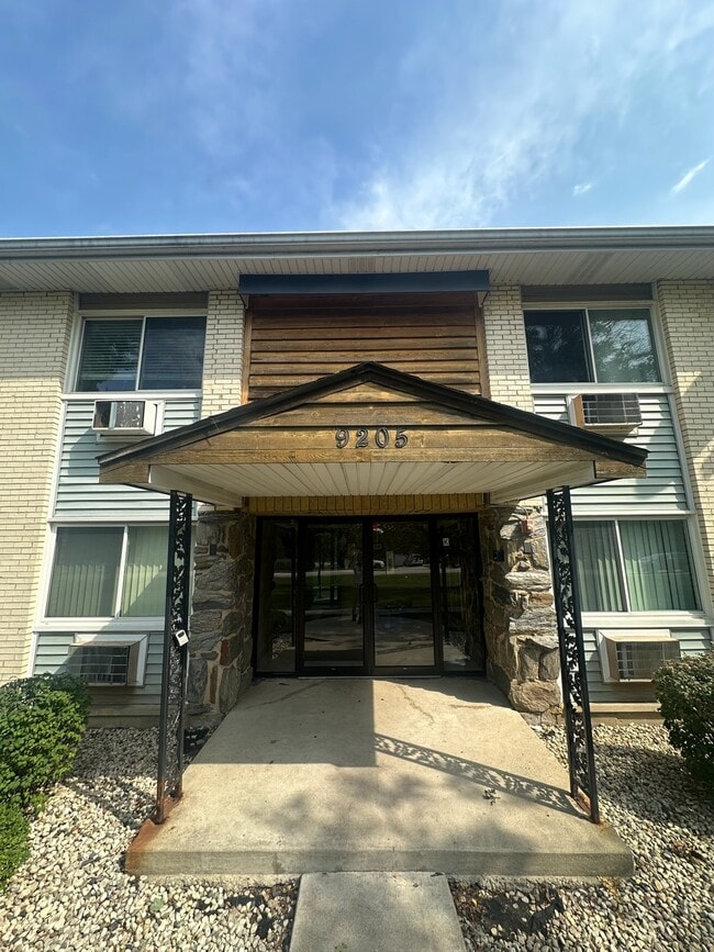9205 Potter Rd Unit 1a, Des Plaines, IL 60016