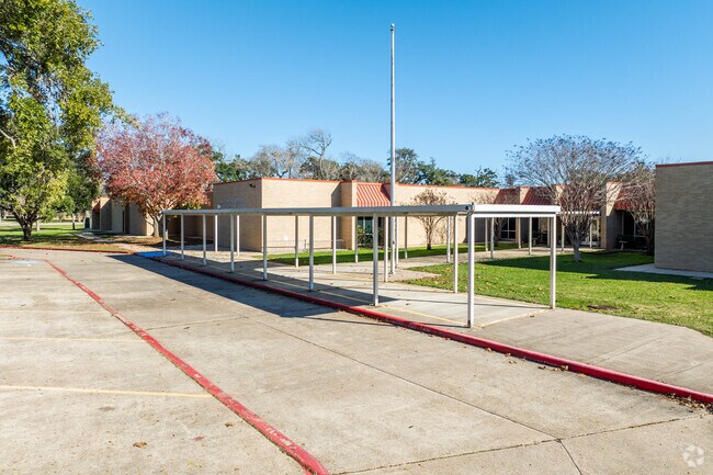 Griffith Elementary School is located in Clute, Texas.