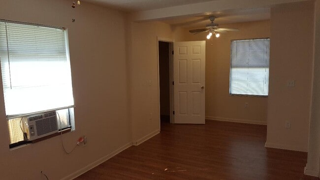 bdrm w walk-in closet