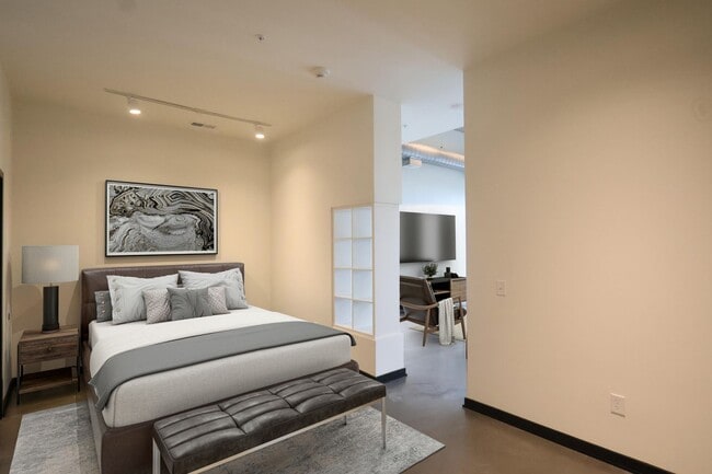 Thirty Seven West Farnam, Omaha, NE 68131 - photo 3