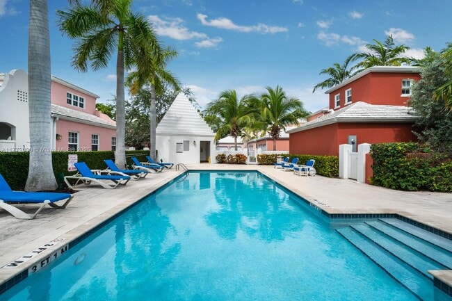 556 Loretto Ave, Coral Gables, FL 33146 - photo 2