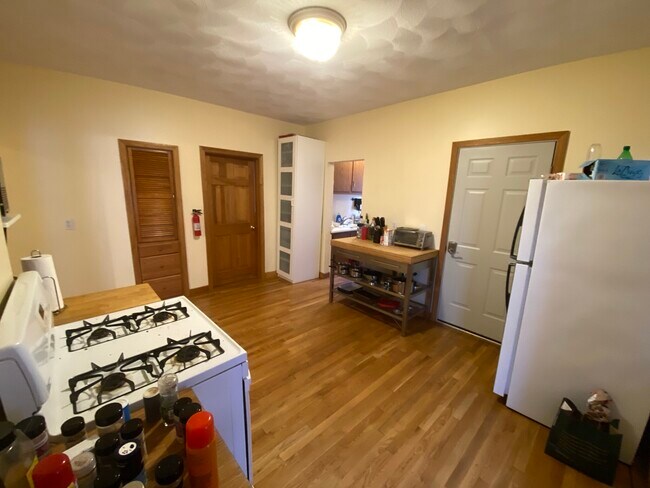 35 Hancock St unit 1, Somerville, MA 02144 - photo 5